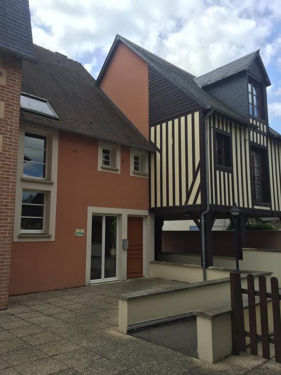 Teeraya Apartamento Honfleur Exterior foto